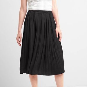 GAP black pleated skirt NWT